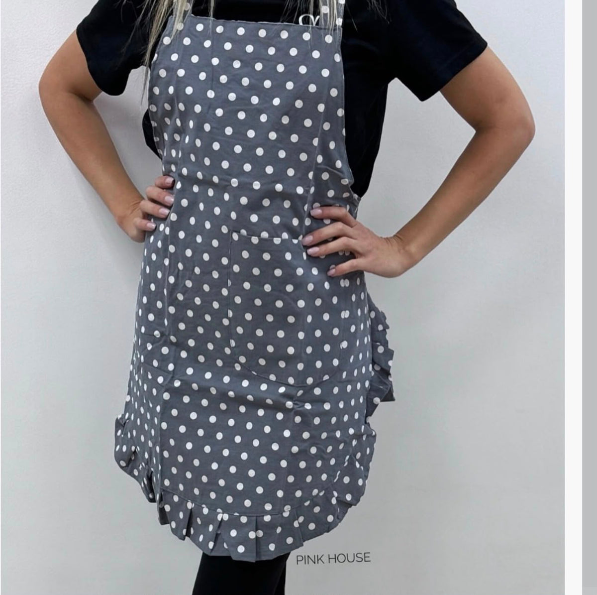 APRON FOR WORK SOJOOD SIRHAN