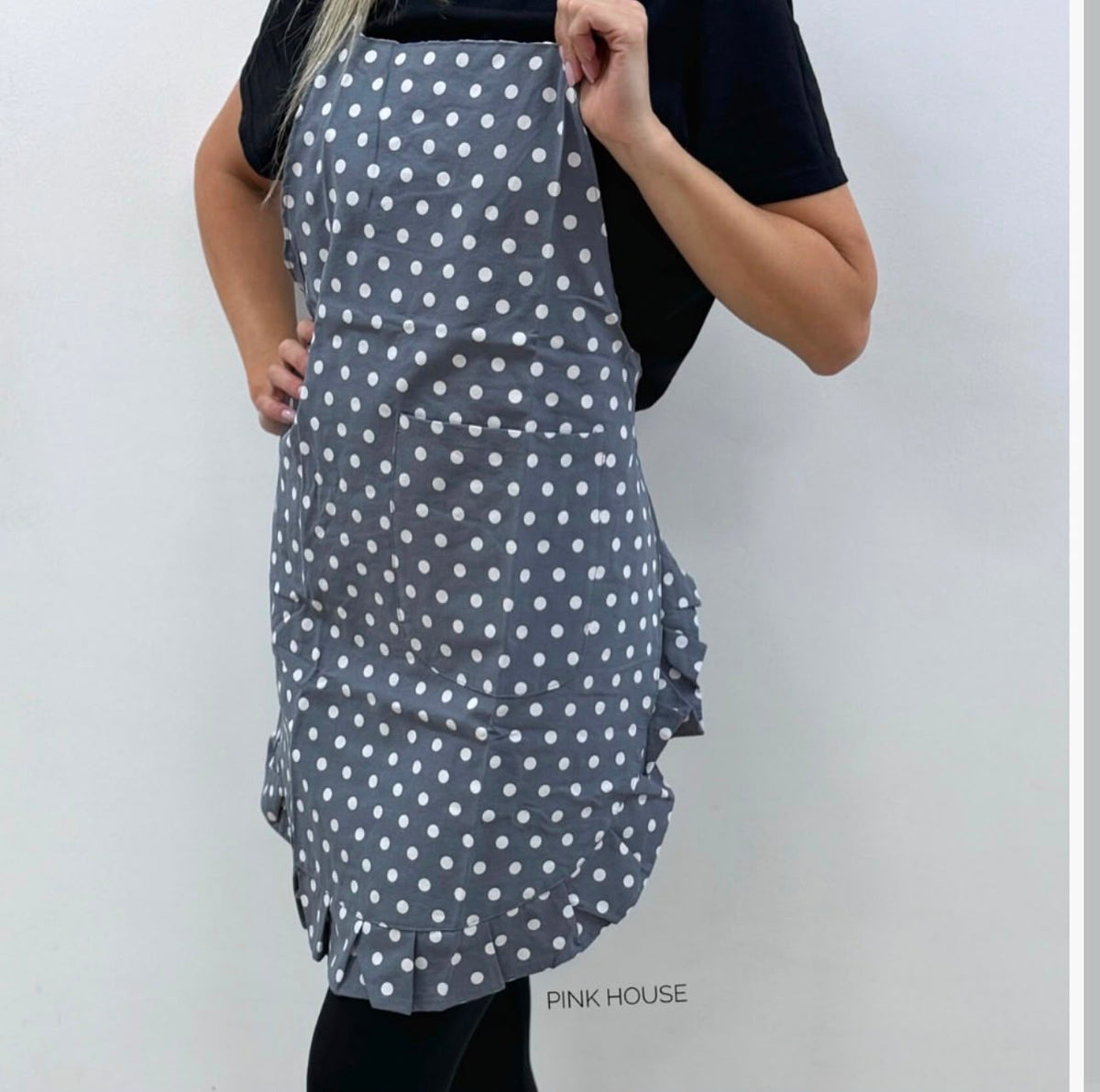 APRON FOR WORK SOJOOD SIRHAN